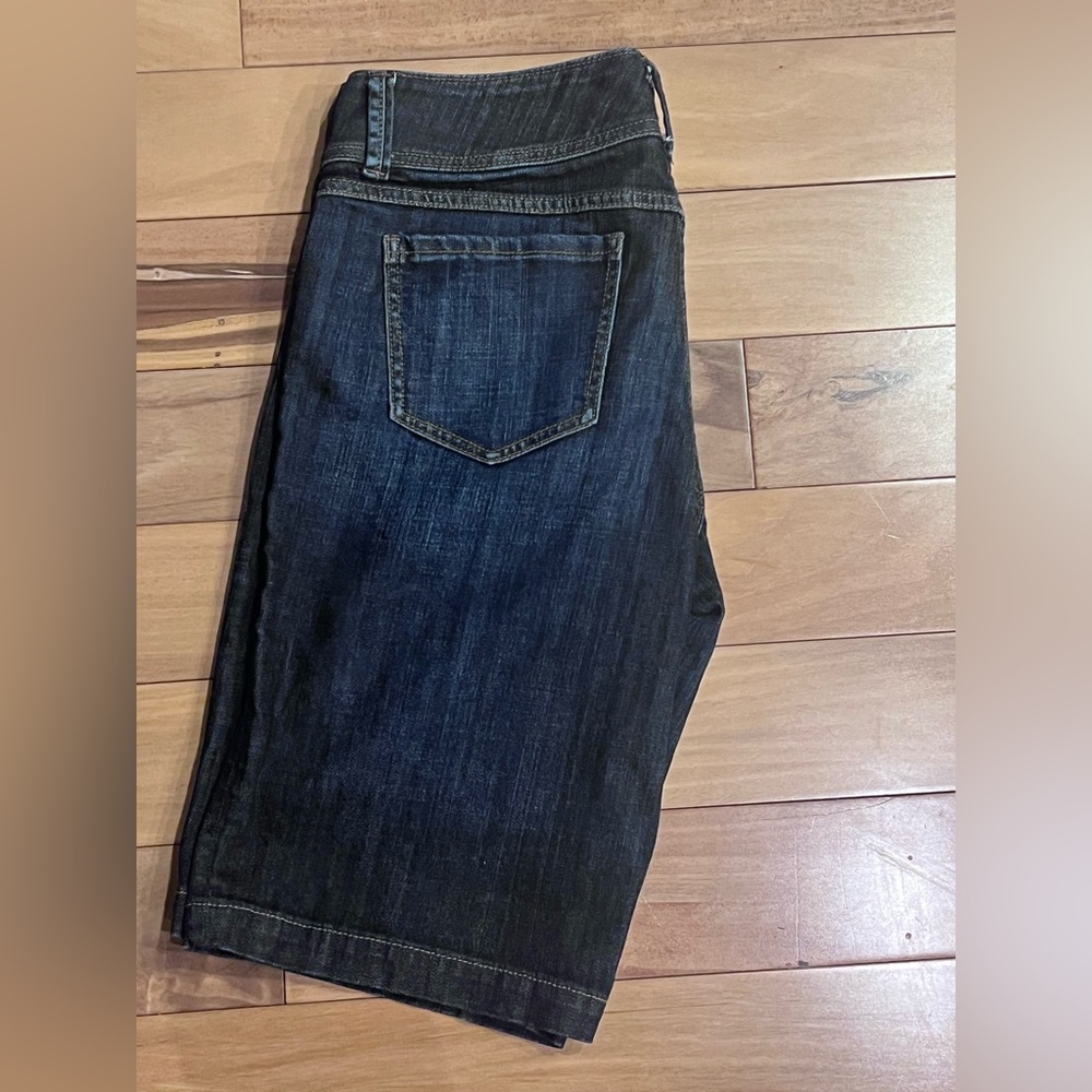 Cabi 🎈| Women's Denim Bermuda Jeans Shorts | Dark Wash - Picture 2 of 7